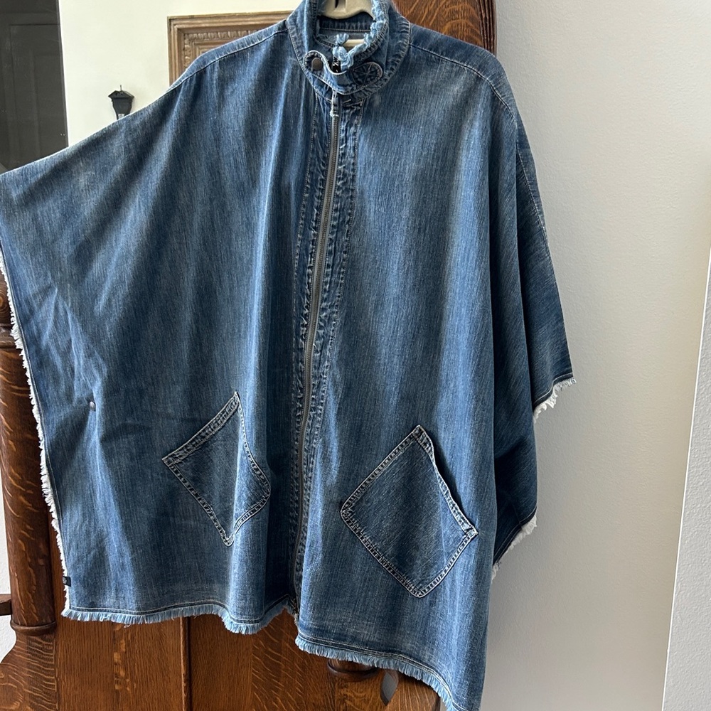 Nordstroms Treasure Bond cape. Width 42”. Length 30”. Denim with pockets.